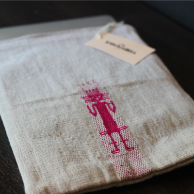 Funda para notebook gris con diseño ancestral rosado