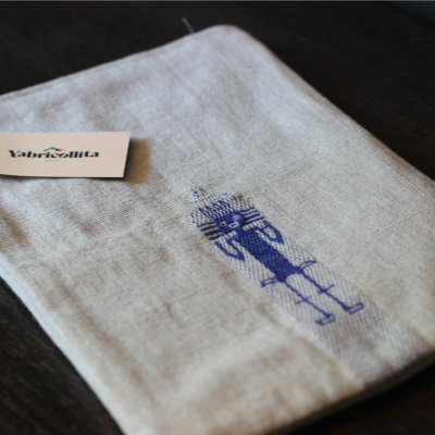 Funda para notebook gris con diseño ancestral azul