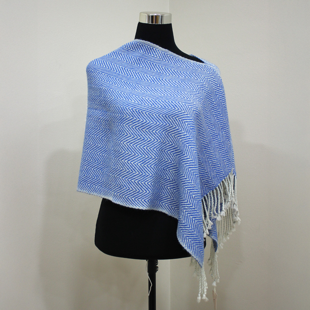 Poncho puntilla cordillate blanco-azul