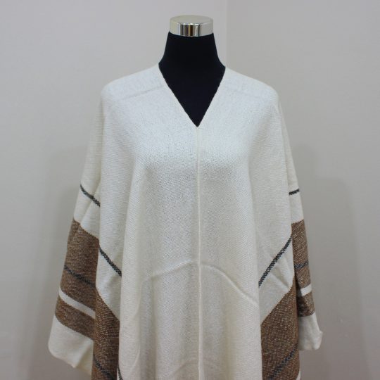 Poncho liso blanco líneas café - negro