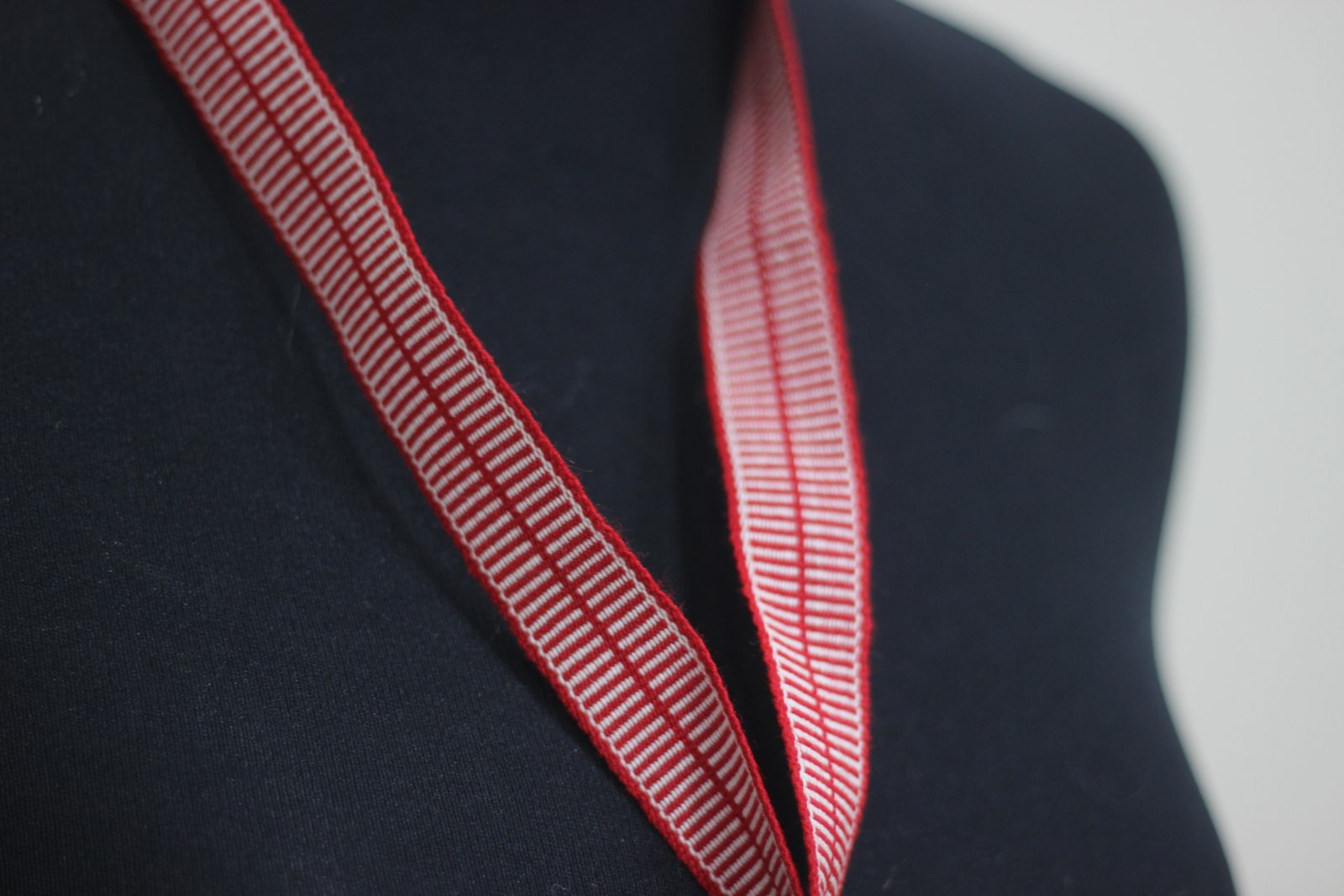 Lanyard Rojo Gris