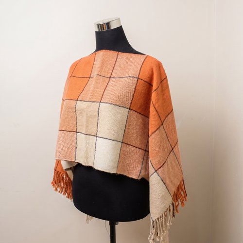 Poncho manguita cuadros gama terracota — tejido a mano en lana de alpaca
