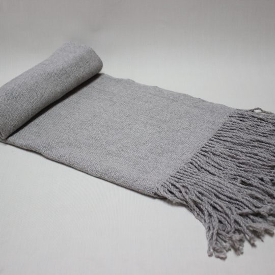 Chal liso natural gris perla